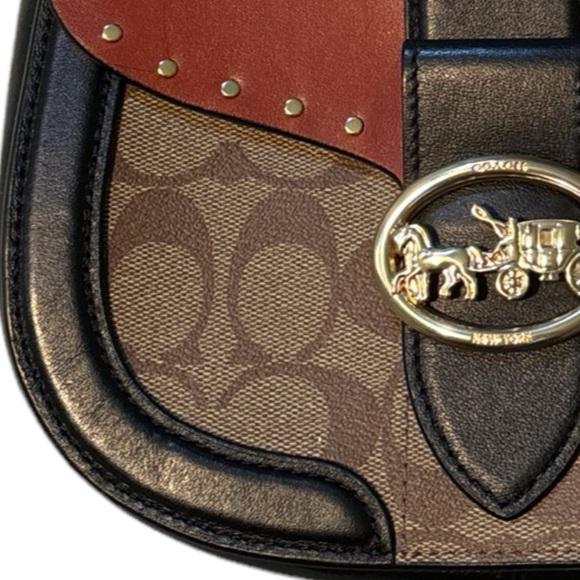 Coach Georgie Sagglebag In Signature Canvas C3593 - Picture 6 of 16